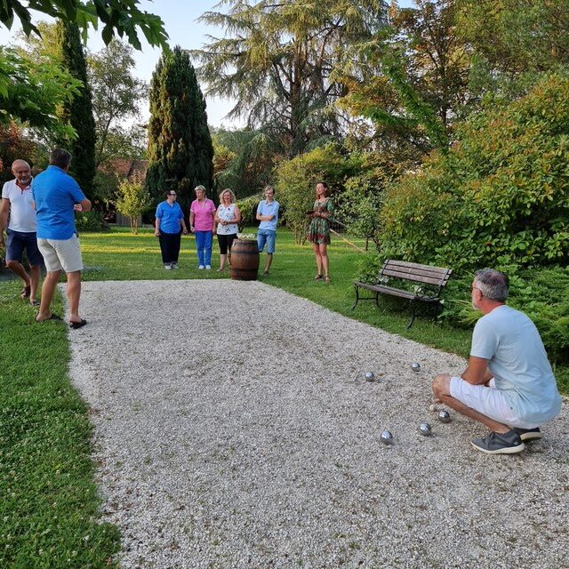 guest-house-swimming-pool-les-granges-hautes-dordogne