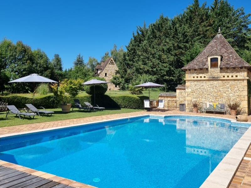 piscine-exterieure-parc-les-granges-hautes