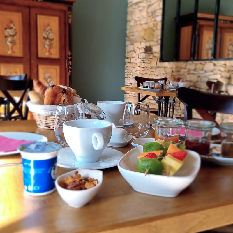 Les Granges Hautes - Petit déjeuner en intérieur maison-d-hotes-sarlat-petit-dejeuner-diner-les-granges-hautes